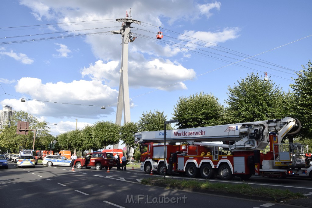 Koelner Seilbahn Gondel blieb haengen Koeln Linksrheinisch P468.JPG - Miklos Laubert